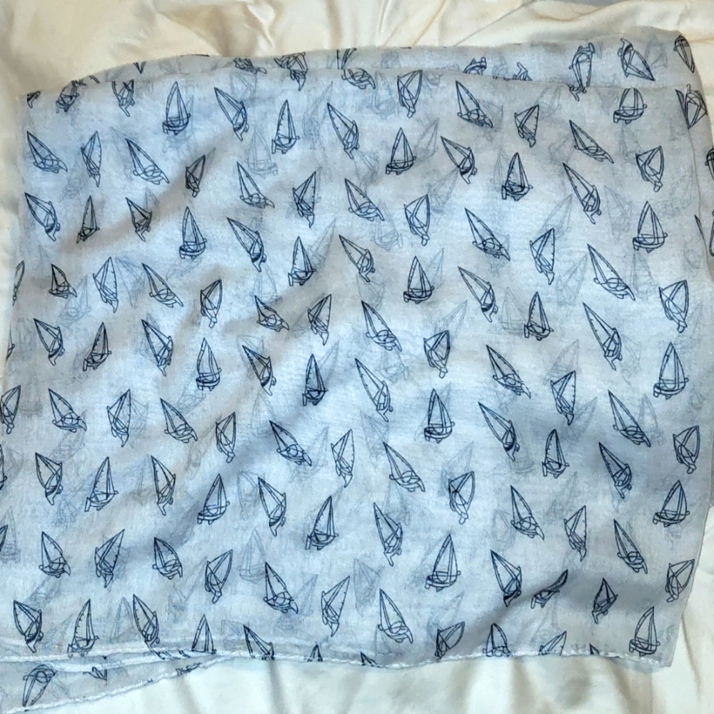 Le Chateau infinity scarf